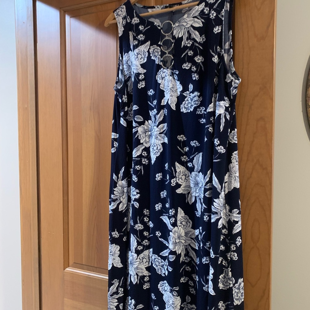 Women’s Popover 2X Navy Floral Dress